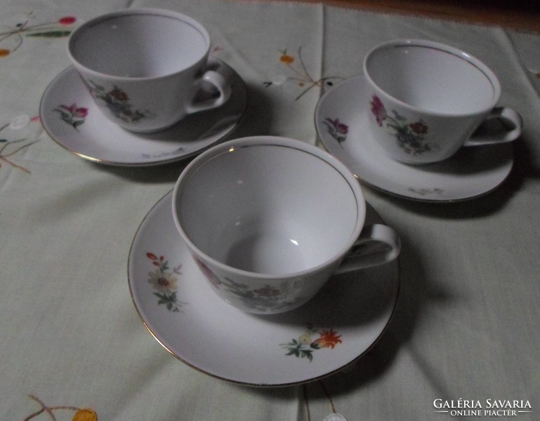 Kahla virágos teáskészlet: csésze, teáskanna, cukortartó (NDK, kelet-német porcelán)