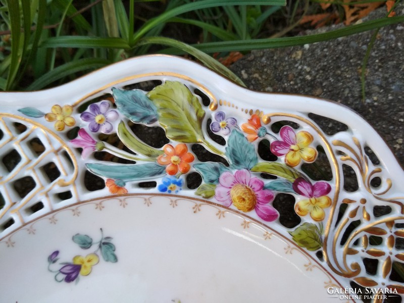 Ó-Herend tányér 1906, áttört széllel, színes virágdekorral, hibátlan