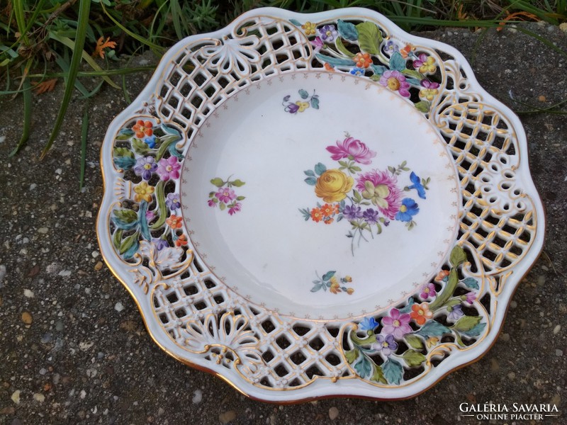 Ó-Herend tányér 1906, áttört széllel, színes virágdekorral, hibátlan
