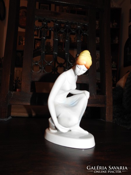 Hollóházi vízmerő lány - 1. osztályú porcelán figura