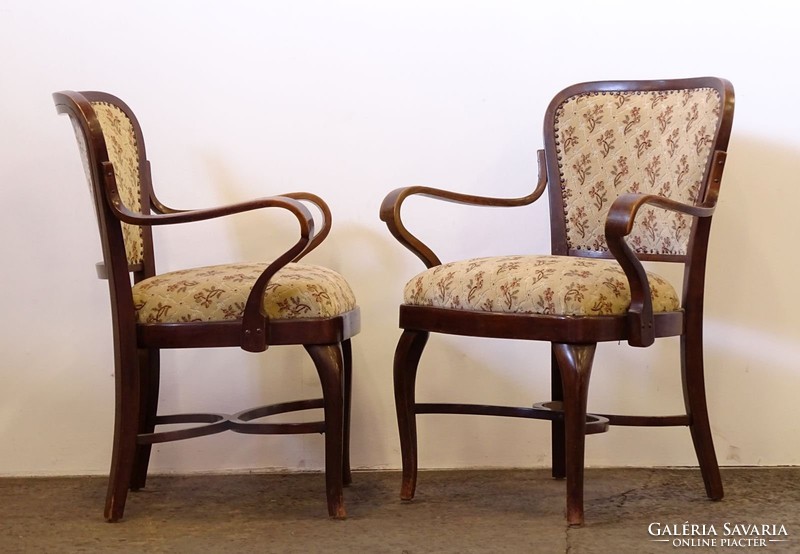 0J848 Antik kárpitozott Thonet karfás szék pár