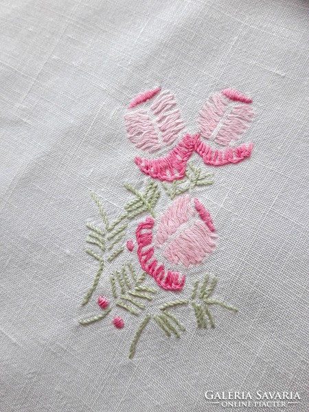 Embroidered tablecloth, 84 x 70 cm