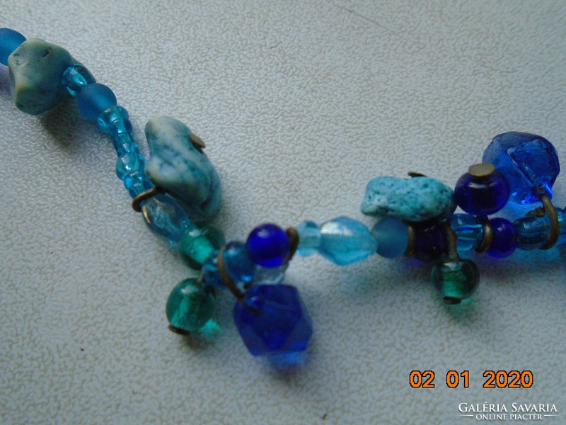 Ásványokból és kézműves üveg gyöngyökből, kézzel készült nyakék