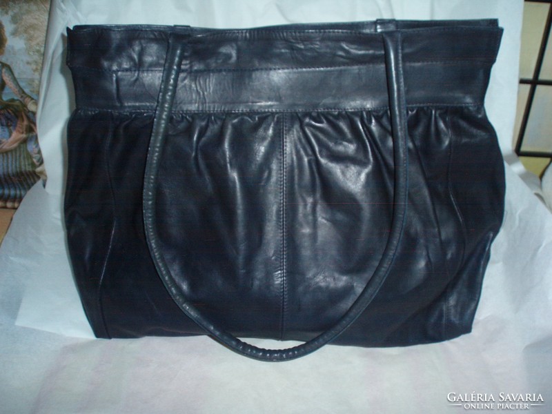 Giant women's leather bag