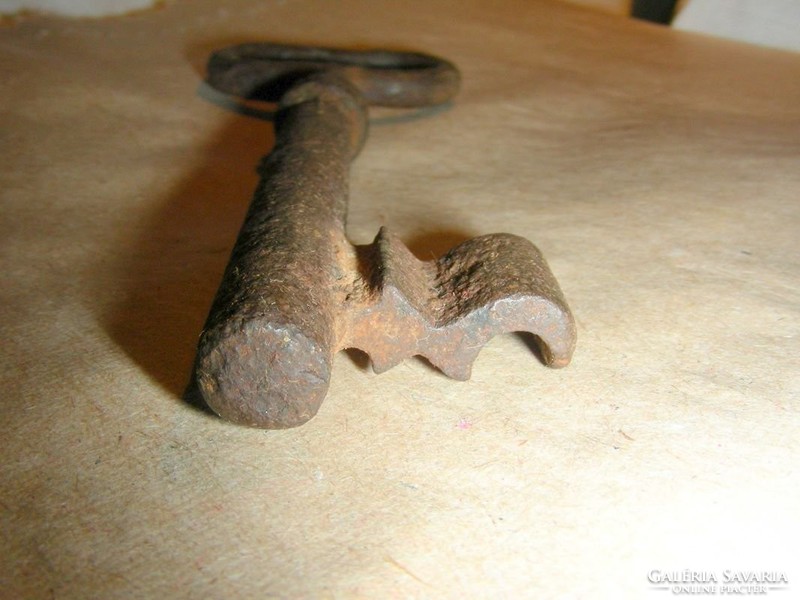 Antik kovácsoltvas kulcs