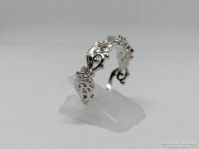 925-s finomságú ezüsttel töltött gyűrű, fehér topáz kristályokkal