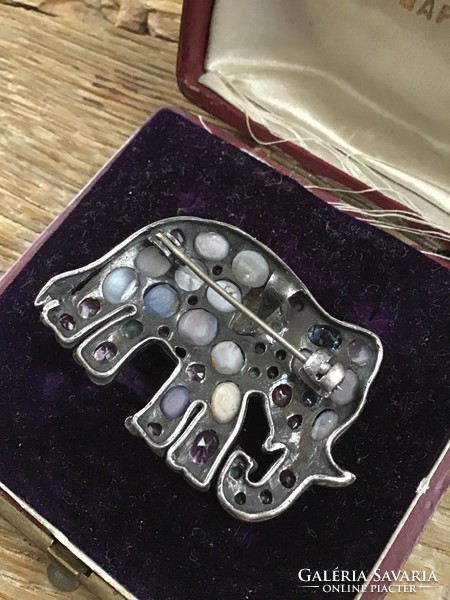 Régi kézműves ezüst bross-medál drágakövekkel