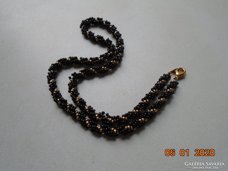 Twisted necklace of gold and black pearls