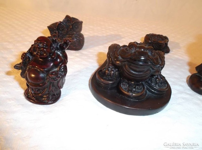 Statue - 5 pcs - carved - grease stone - largest 8 x 7 x 5 cm - smallest 4 x 4 x 5 cm - flawless