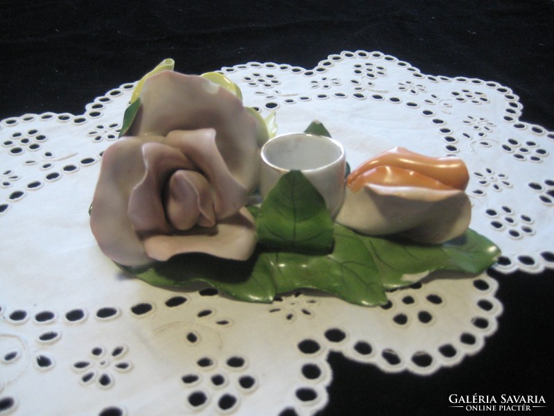 Aqinkumi rose candle holder with the usual piciny bangs 9 x 14 cm