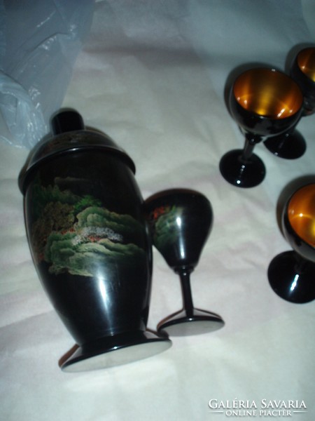 Chinese lacquer jar with 5 glasses