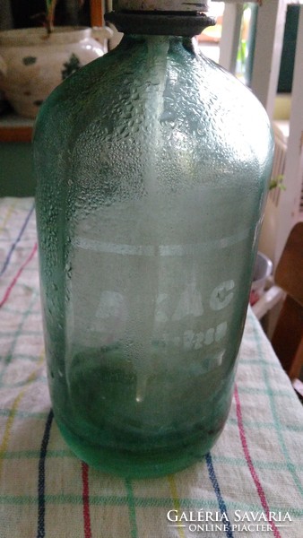 Halványzöld feliratos szódás üveg eladó