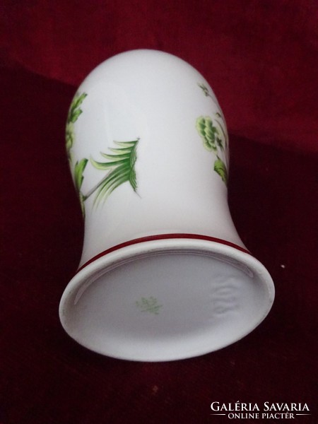 Vase with porcelain lid, 25 cm high. He has!
