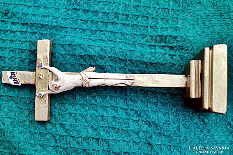 20. Antique, bone of Jesus Christ 9.5 Cm, 25cm gold-plated crucifix, cross. 1780th