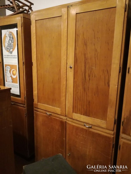 Patikai bútor, régi gyógyszertári szekrény loft, vintage