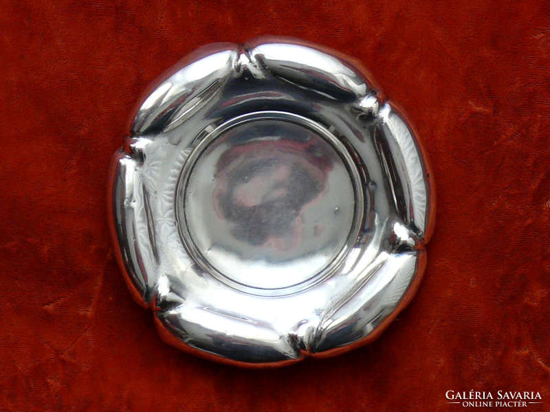 ​Flower-shaped silver ring holder bowl / ashtray, Vienna, 1860 (diameter: 12 Cm, weight: 89 g)