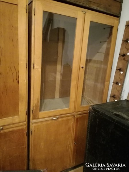 Patikai bútor, régi gyógyszertári vitrin, szekrény loft, vintage
