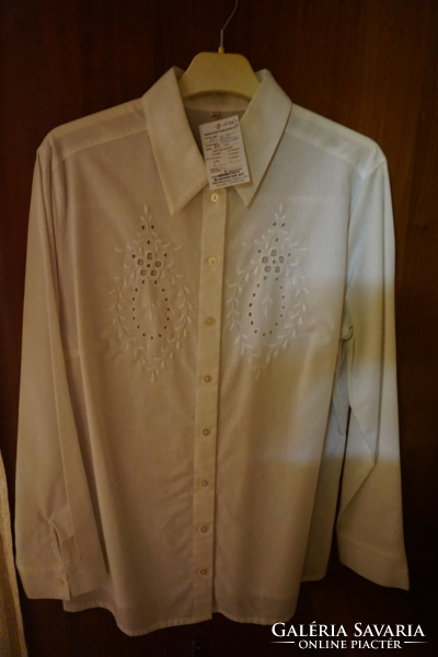 L Hevesi white rosette and embroidered women's blouse for sale.