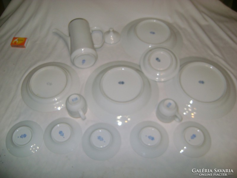 Alföldi porcelánok csomagban - kiöntő, tányérok, kistányérok, csészék