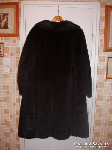 Fur coat - black (seal) fur coat in new condition for sale in sizes 44-46