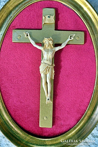 11. Antik CSONT Jézus Krisztus (8.2cm), kereszt, Korpusz, feszület, 21.5 cm keretben!