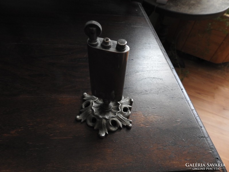 Antique table lighter