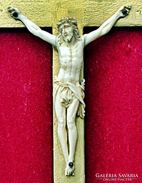 13. Antik, CSONT Jézus Krisztus (8.7cm), kereszt, Korpusz, feszület, 25.5cm keretben!