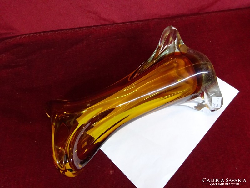 Bohemia fújt csehszlovák üveg váza. 32 cm magas, borostyán szín, különleges forma. Vanneki!