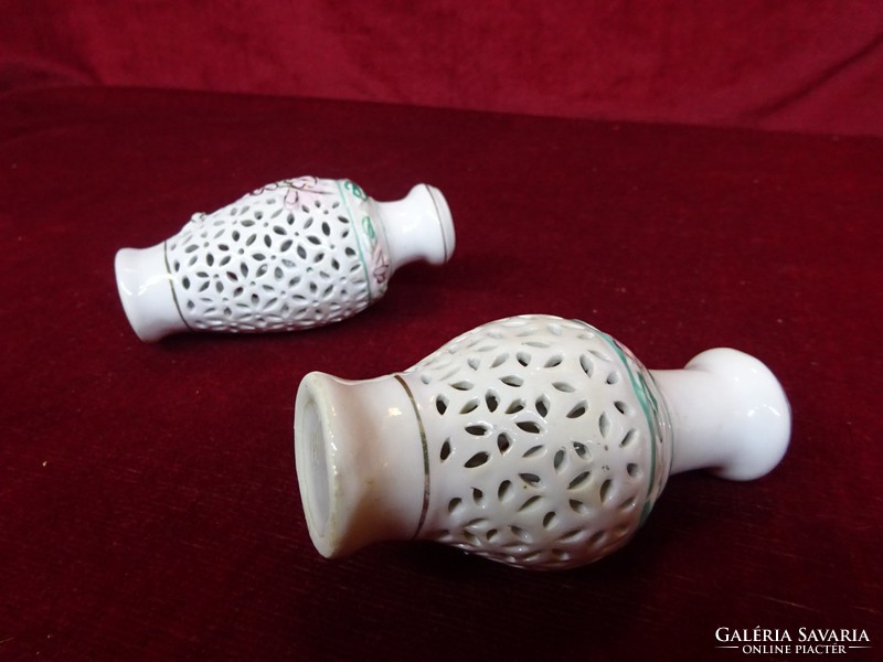 Oriental porcelain mini dry flower vase with pierced sides with embossed bird pattern. He has!