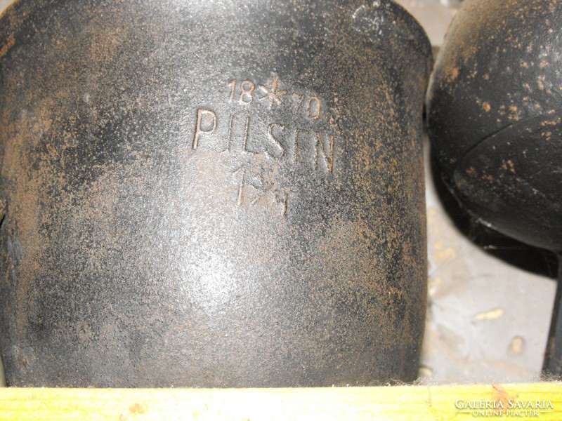 20pcs original 200-year-old three-legged iron medieval cauldron cast iron pot pants anina