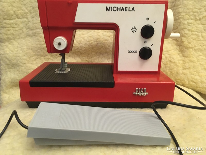 Piko Michaela Gyermekvarrógép eredeti dobozában