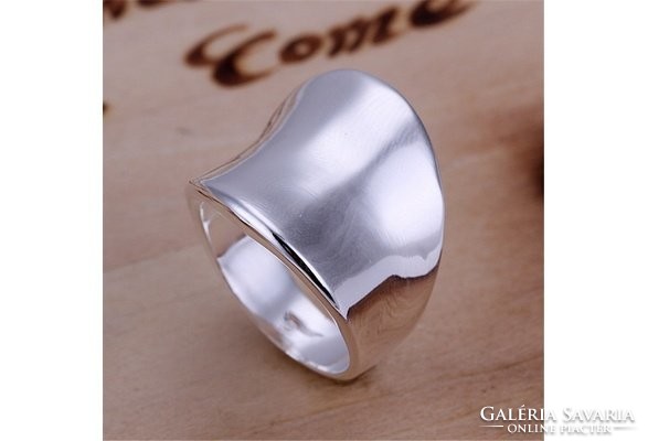 Fashionable ring in size 7