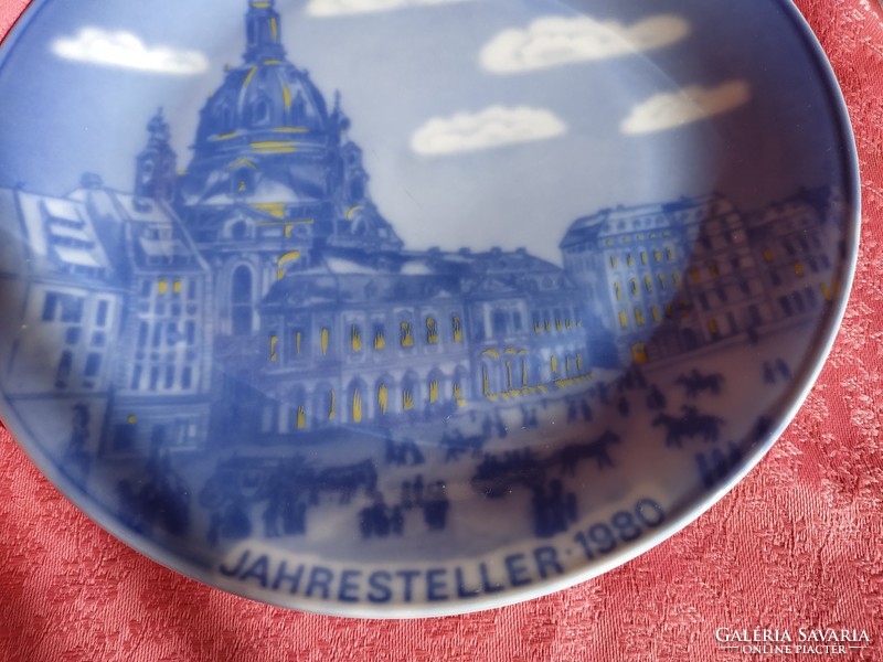 1743-as utcai tájkép porcelán tányéron