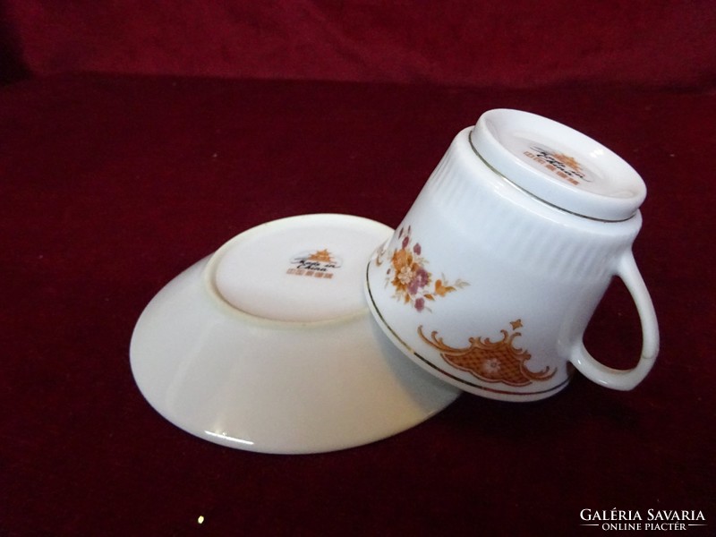 Oriental porcelain coffee cup + placemat, so far standing in a display case. He has!
