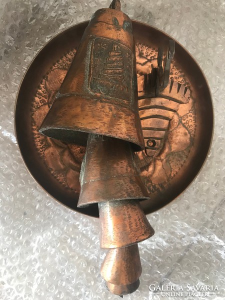 Antik szélcsengő bronzból dísztányérral
