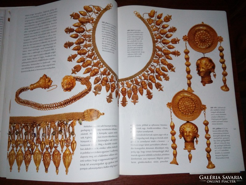 Guadalupi-fabianis: crowns, treasures, gems