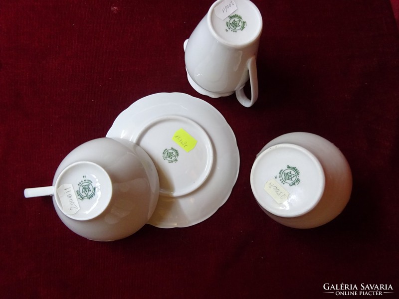 Kahla quality German porcelain tea set with gold border. He has!