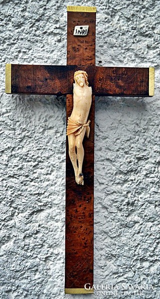 29. Antik csont Jézus Krisztus torzó 9.5 cm, fa kereszt, korpusz, feszület ~ 1780.