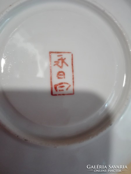 4 db igényes festésű japán tányér