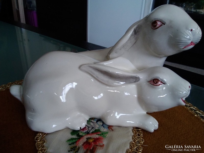 Fehér porcelán nyuszik piros szemekkel a húsvéti asztalra!