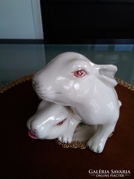 Fehér porcelán nyuszik piros szemekkel a húsvéti asztalra!