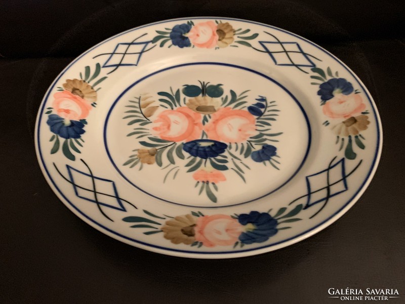 Hollóházi porcelán kézzel festett tányér,  23 cm.