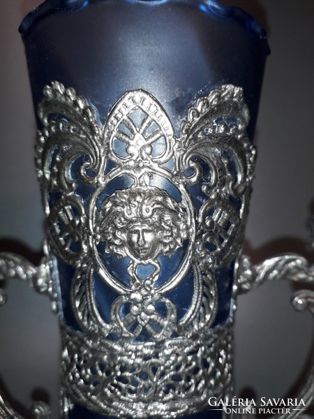 Empír stílusú igazán különleges üveg váza filigrán fémmel