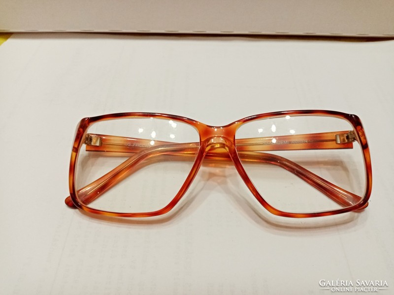 Régi szemüveg 