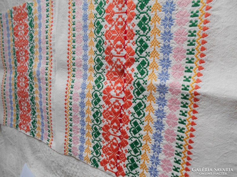 Decorative patterned towels