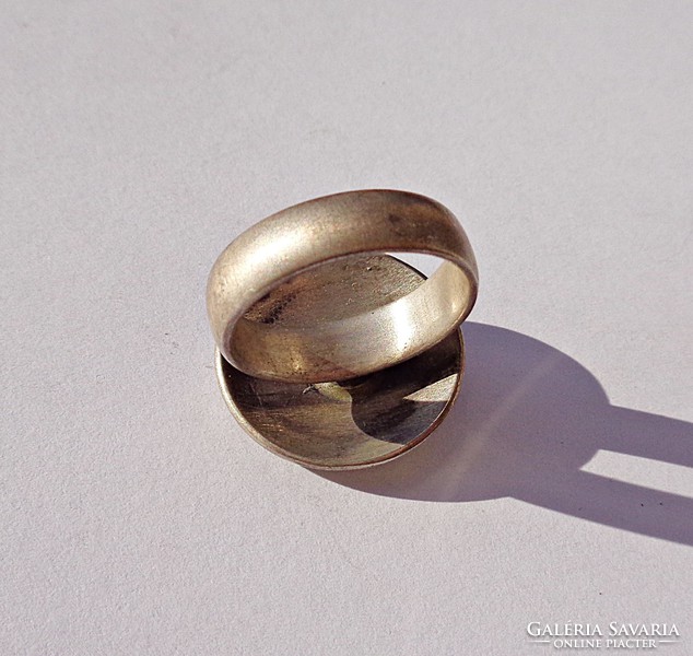 Large round patterned ring