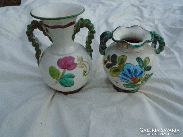 2 db csodás kézzel készült kézzel festett  csavart fülű váza csak párban eladók