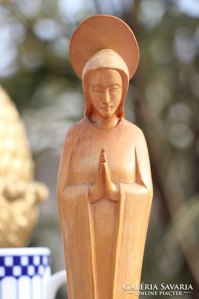 Fa vallási szobor 