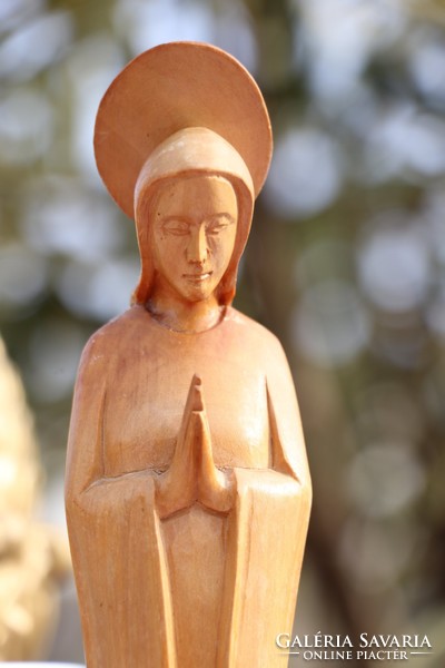 Fa vallási szobor 