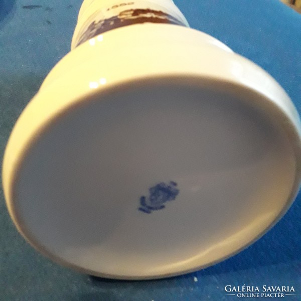Great Plain porcelain jug with mouse inscription